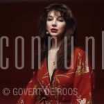 03-03-1978 Kate Bush at studio in Amsterdam.

[keywords]Posed, Half Length, Eyecontact, Singer[/keywords]